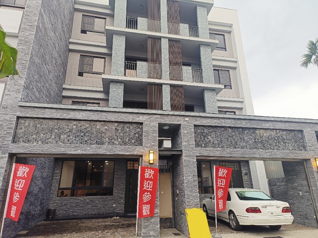 近溪頭全新電梯別墅情定溪頭台中買屋賣房,土地王劉志忠台中北屯捷運