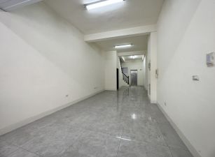 二聖民權公園旁 透天店面