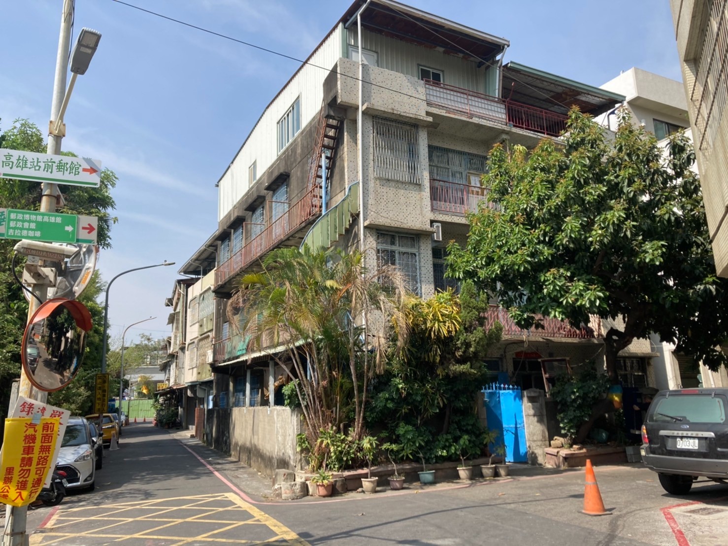 高雄中學火車站旁~懷舊復古超大地坪邊間庭院透天