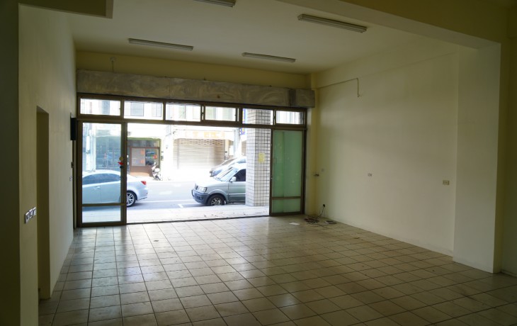 北苗黃金店面一樓大面寬郵局旁好停車 大腳印房地資訊網